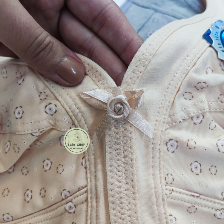 سوتین پشت بسته و بدون قزن