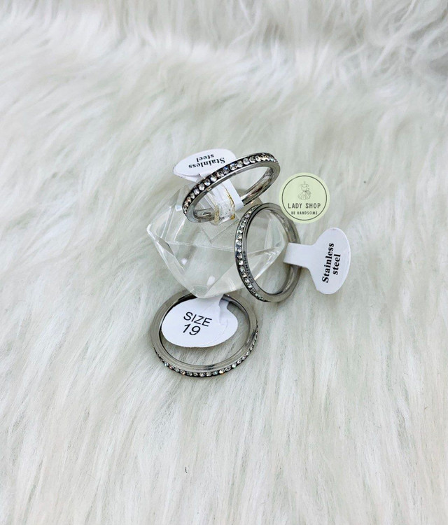 رینگ مشکی نگین دار