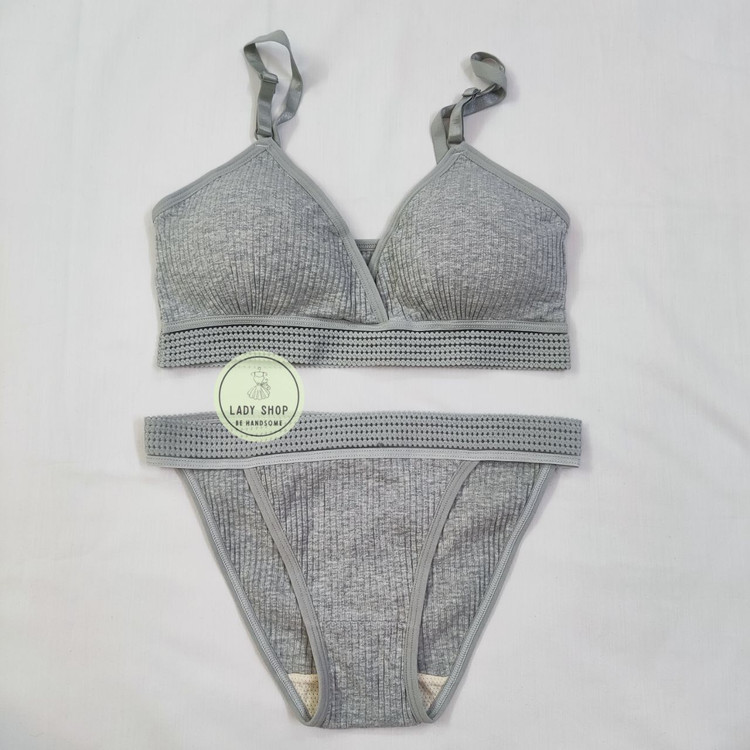 ست لباس زیر زنانه