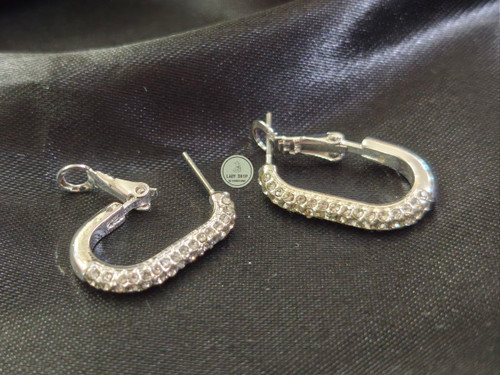 گوشواره نگین دار دخترانه